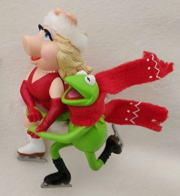 2003 On Frozen Pond - Kermit and Miss Piggy